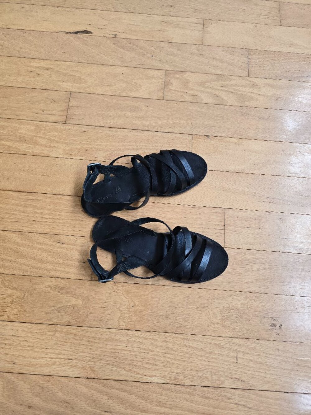 Madewell | minimalist black monochrome leather strappy sandals | WMS 8